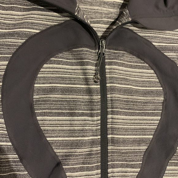 Lululemon In Stride Jacket Striped Grey & White - size 10 - Picture 11 of 17